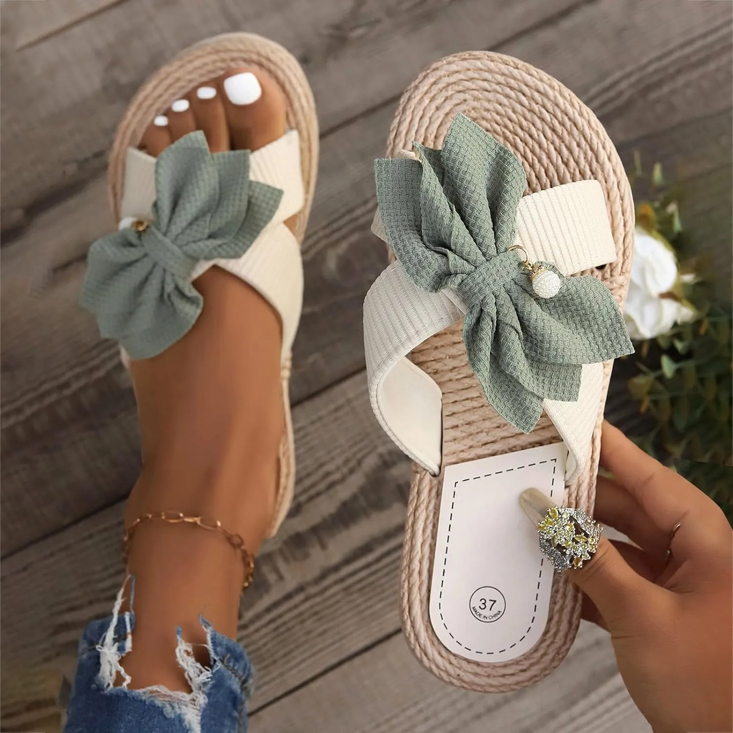 2025 Comfortable Women Flat Sandals Indoor Home Bathroom Shower Shoe Fashion Cute Bow Slip-On Walking Footwear Breathable Beach Vacation Casual Slippers Summer Ladies Dress Slides Shoes