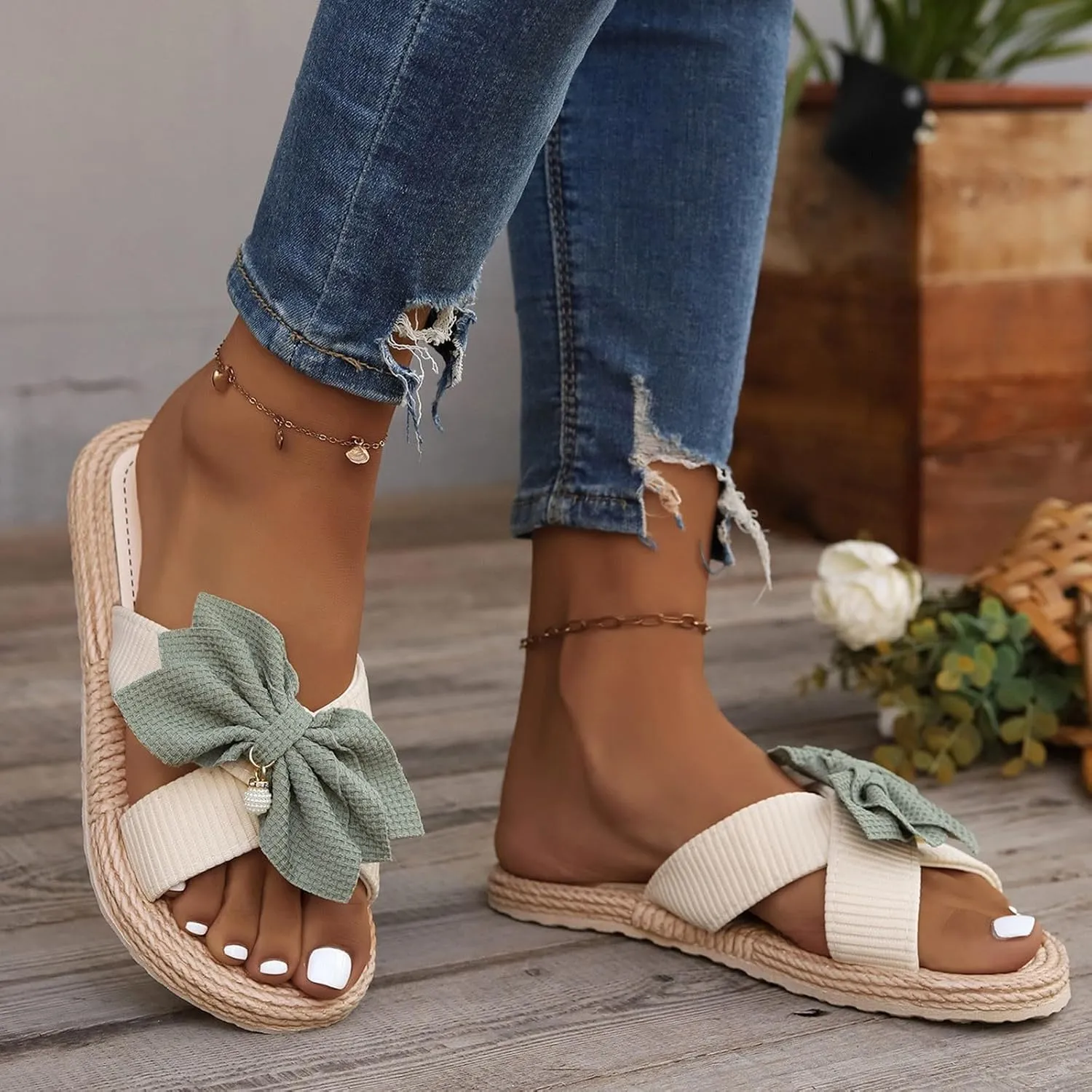 2025 Comfortable Women Flat Sandals Indoor Home Bathroom Shower Shoe Fashion Cute Bow Slip-On Walking Footwear Breathable Beach Vacation Casual Slippers Summer Ladies Dress Slides Shoes