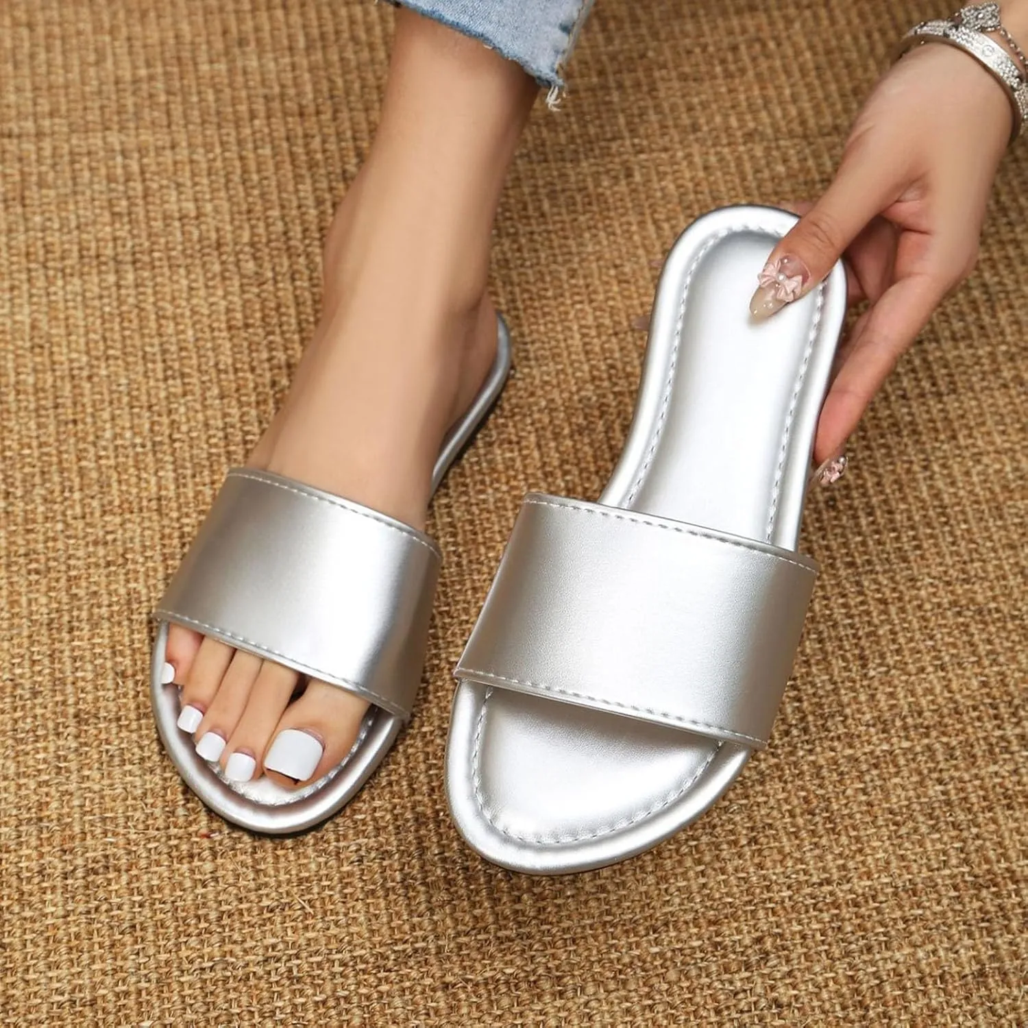 2025 Comfortable Women Flat Sandals Summer Slip-On Beach Vacation Casual Slippers Breathable Ladies Dress Slides Shoes Indoor Home Bathroom Shower Shoe Fashion Open Toe Soft Sole Walking Footwear