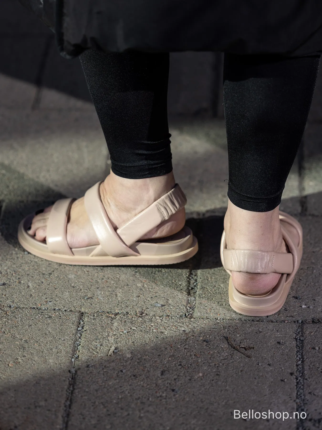 ALIAS MAE Paddy kremfarget sandal med to remmer og slingback