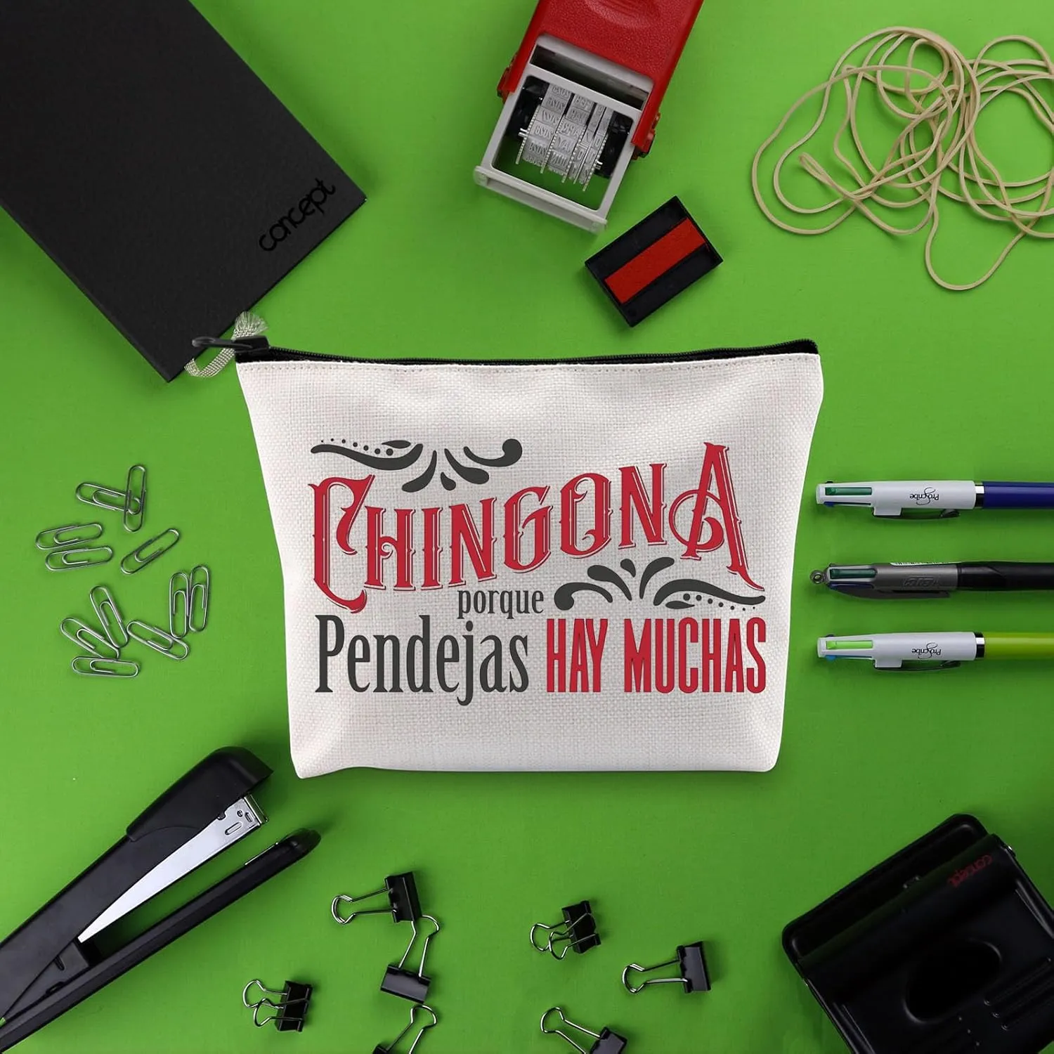 BLUPARK Funny Chingona Porque Pendejas Hay Muchas Cosmetic Bag Chingona Gift Mexicana Latina Makeup Bag Funny Spanish Gift Mexican Bag (CB, Chingona Hay Mucha)