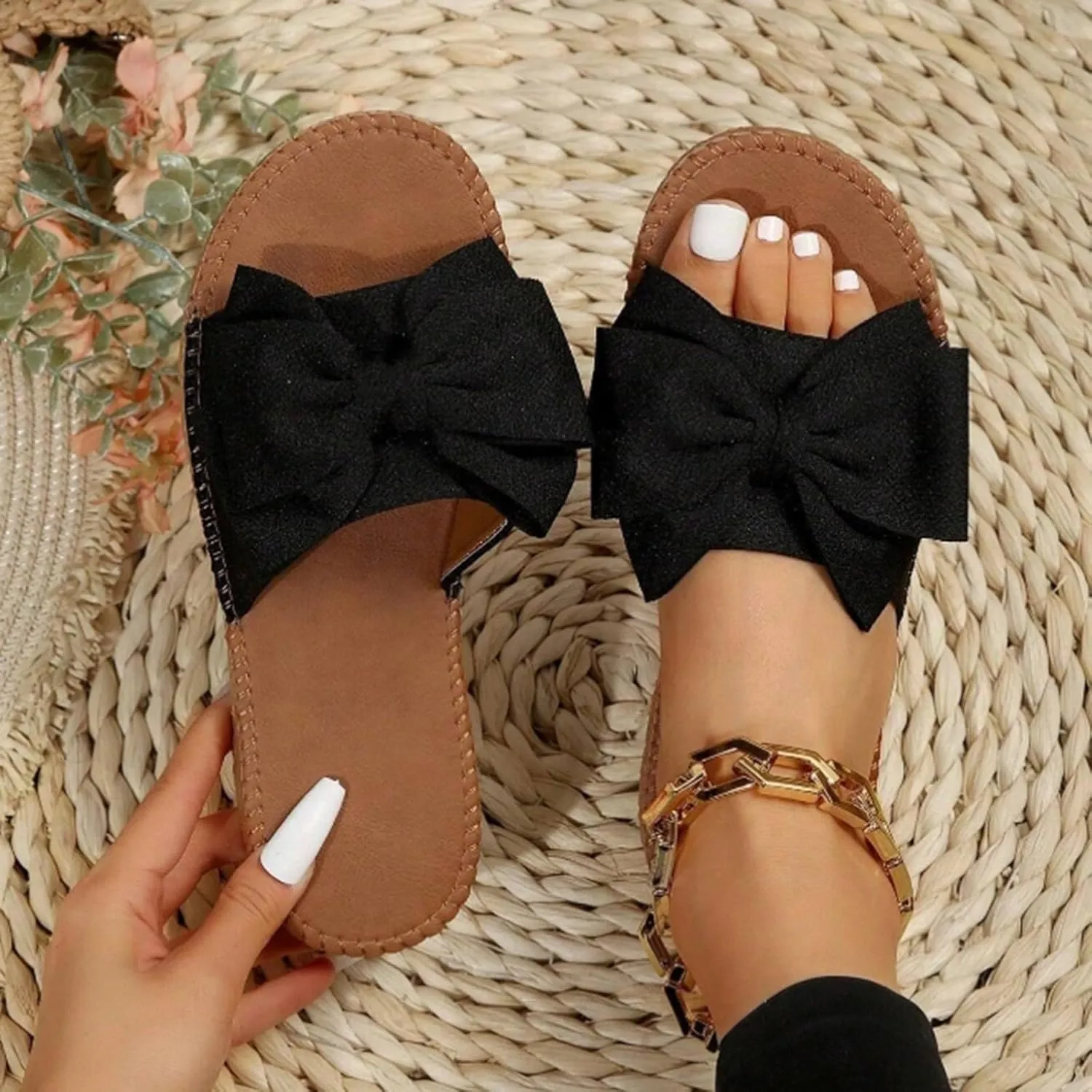 Flat Sandals for Women Outdoor Beach Slip-On Casual Shoe Cute Bow Decoration Non-Slip Walking Footwear Breathable Open Toe Vacation Slippers Indoor Home Comfortable Soft Sole Slippers