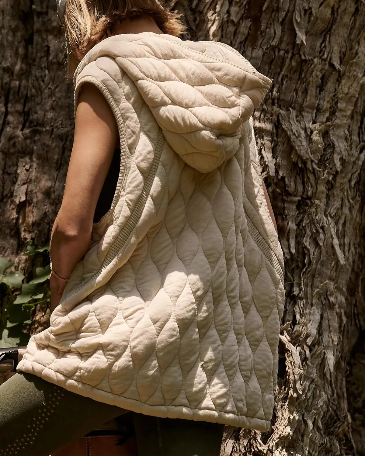 Gacaky Womens Oversized Puffer Vest Casual Sleeveless Quilted Jacket Zip Up Hoodie Pockets Warm Winter Coat Outerwear