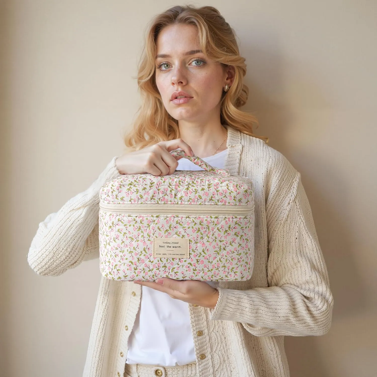 HBselect Quilted Makeup Bag, Portable Cotton Large Travel Makeup Bag, Cute Coquette Pink Floral Cosmetic Bags Toiletry Bags for Women Teen Girls Mom