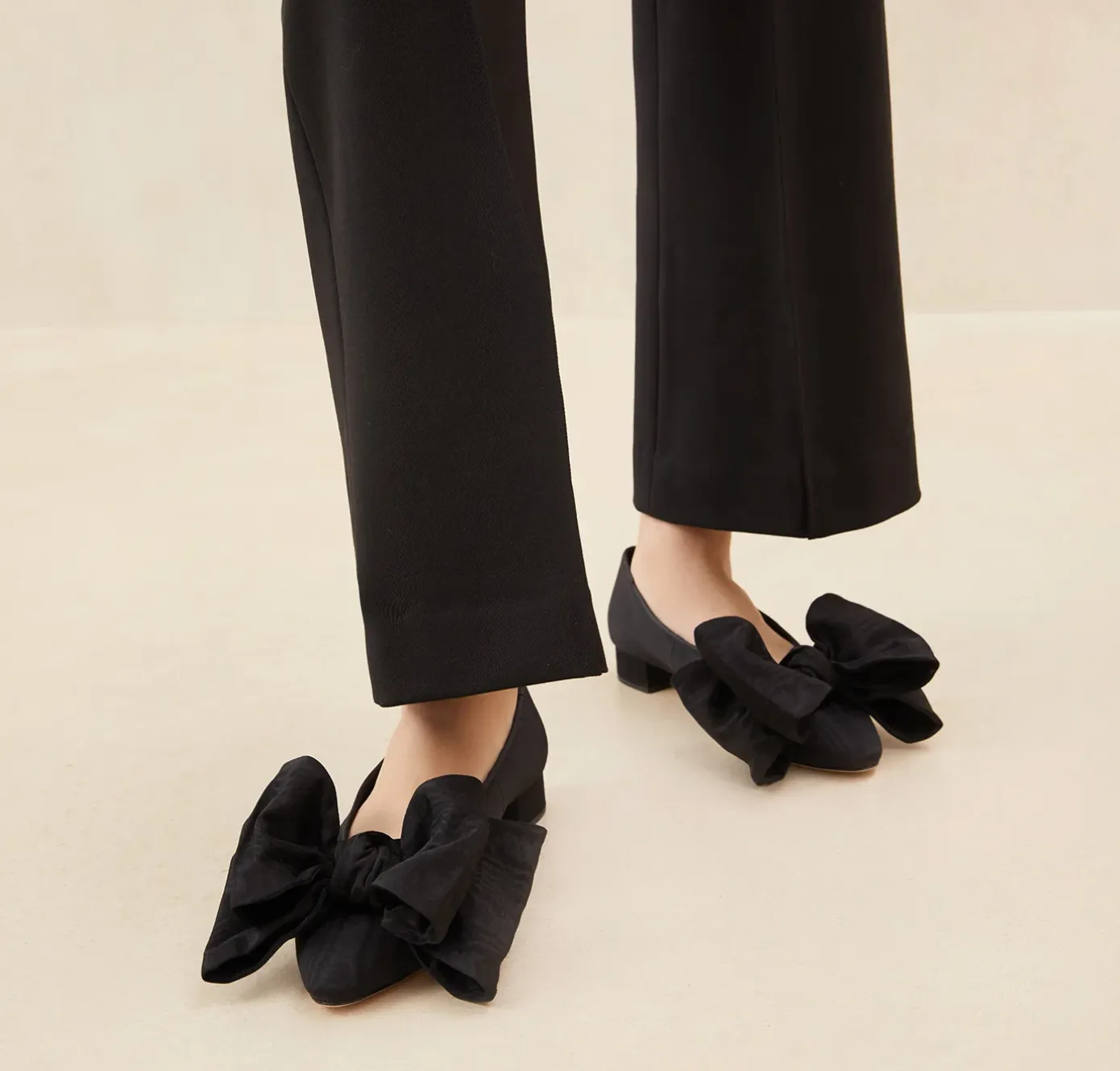 Noa Bow Flat - Black Moire