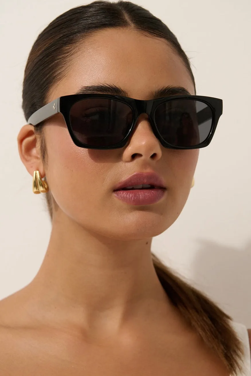 RIA SQUARE SUNGLASSES BLACK