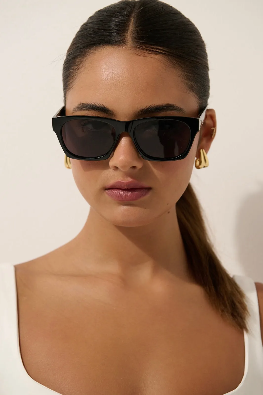 RIA SQUARE SUNGLASSES BLACK