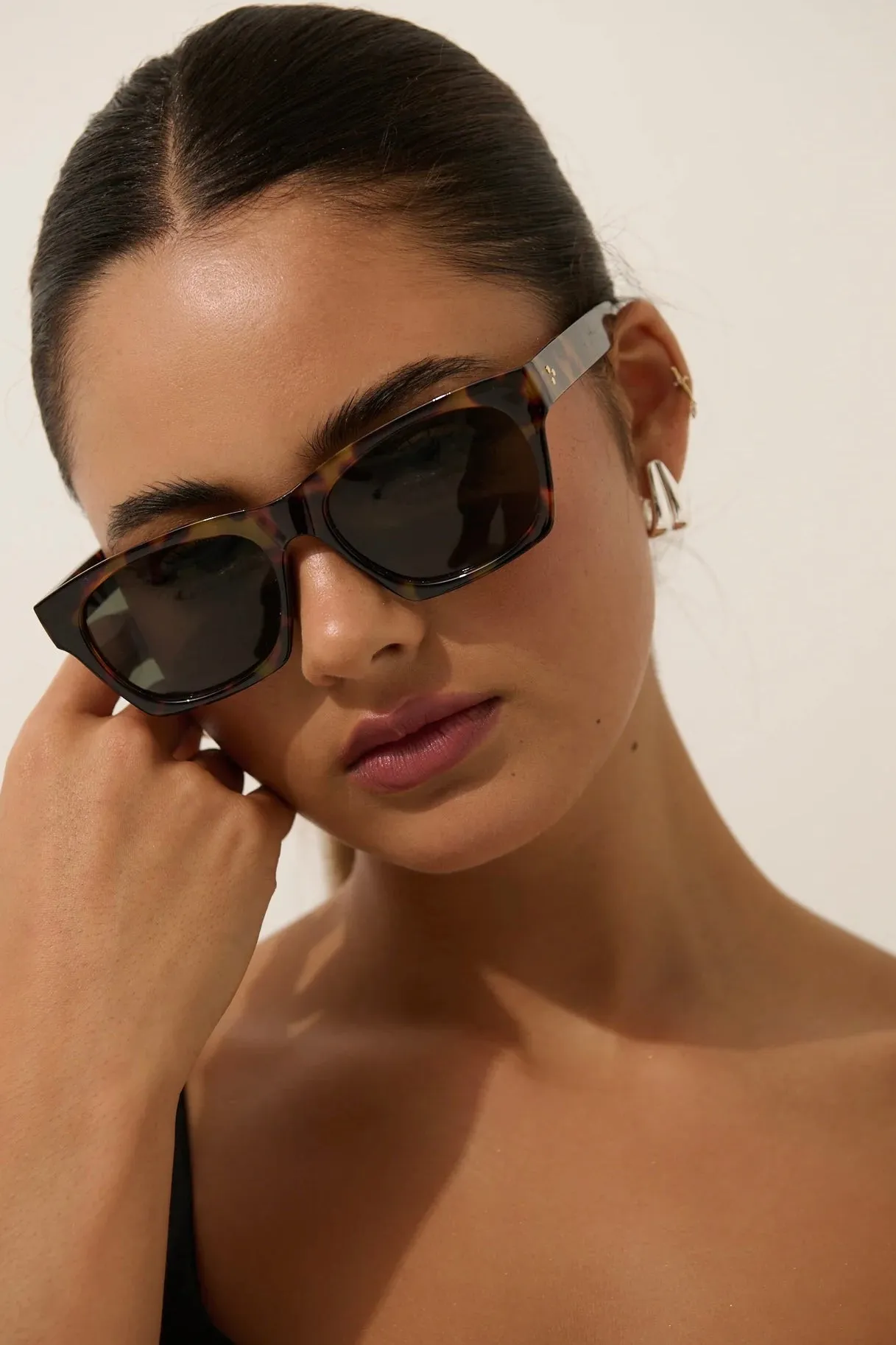 RIA SQUARE SUNGLASSES IN TORT