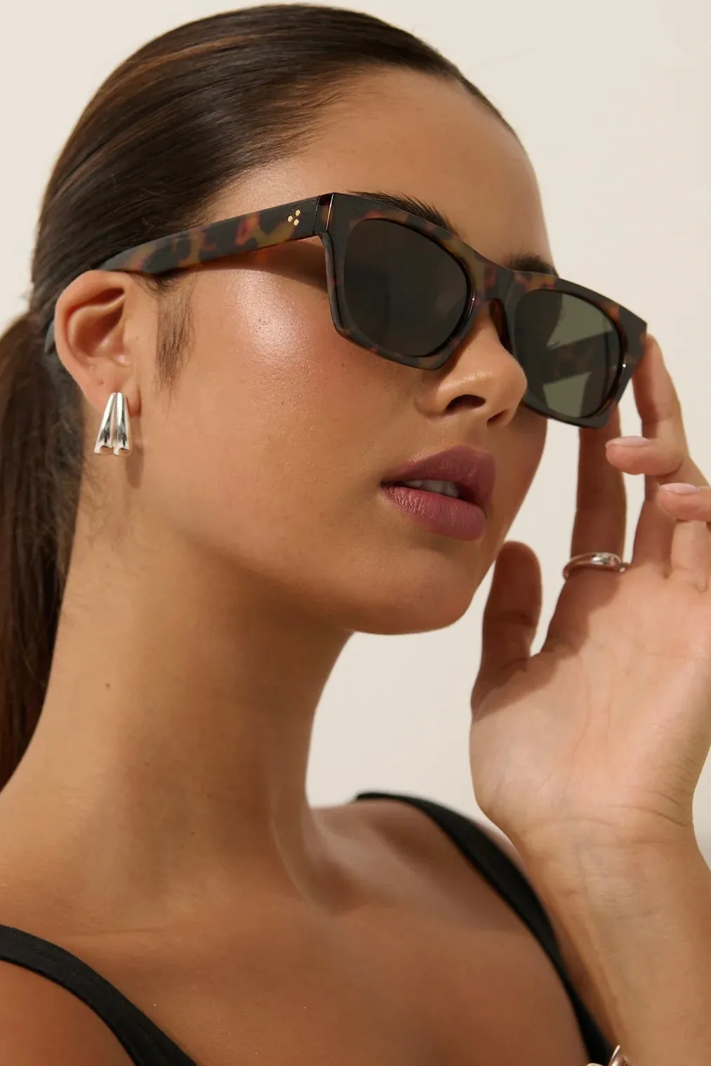 RIA SQUARE SUNGLASSES IN TORT