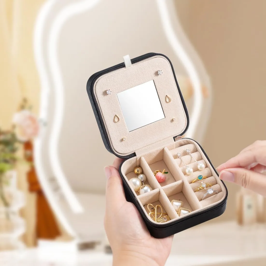 Small Travel Jewelry Case, To Go Portable Jewelry Box, Travel Jewelry Organizer,Portable Jewellery Storage Holder for Rings Earrings Necklace, Gifts for Girls Women with Mirror -Black