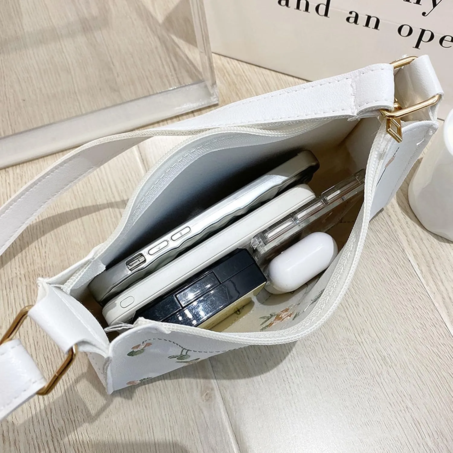 Women's Trendy Purses Vegan Leather Hobo Handbags Fashion Canvas Hippie Crossbody Bags Travel Bag with Zipper(White)